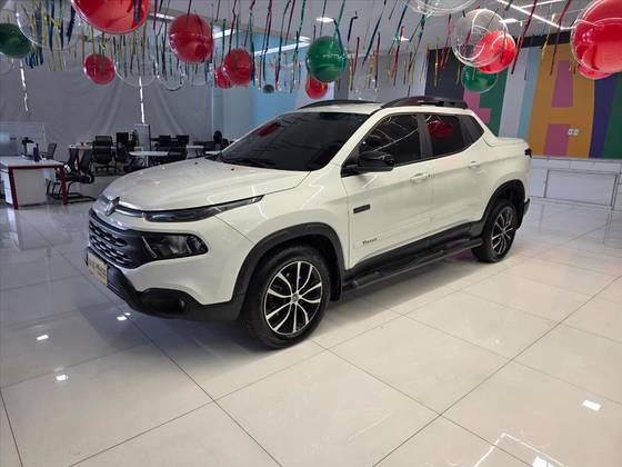 FIAT TORO 2.0 16V TURBO DIESEL ULTRA 4WD AT9 FIAT TORO 2.0 16V TURBO DIESEL ULTRA 4WD AT9